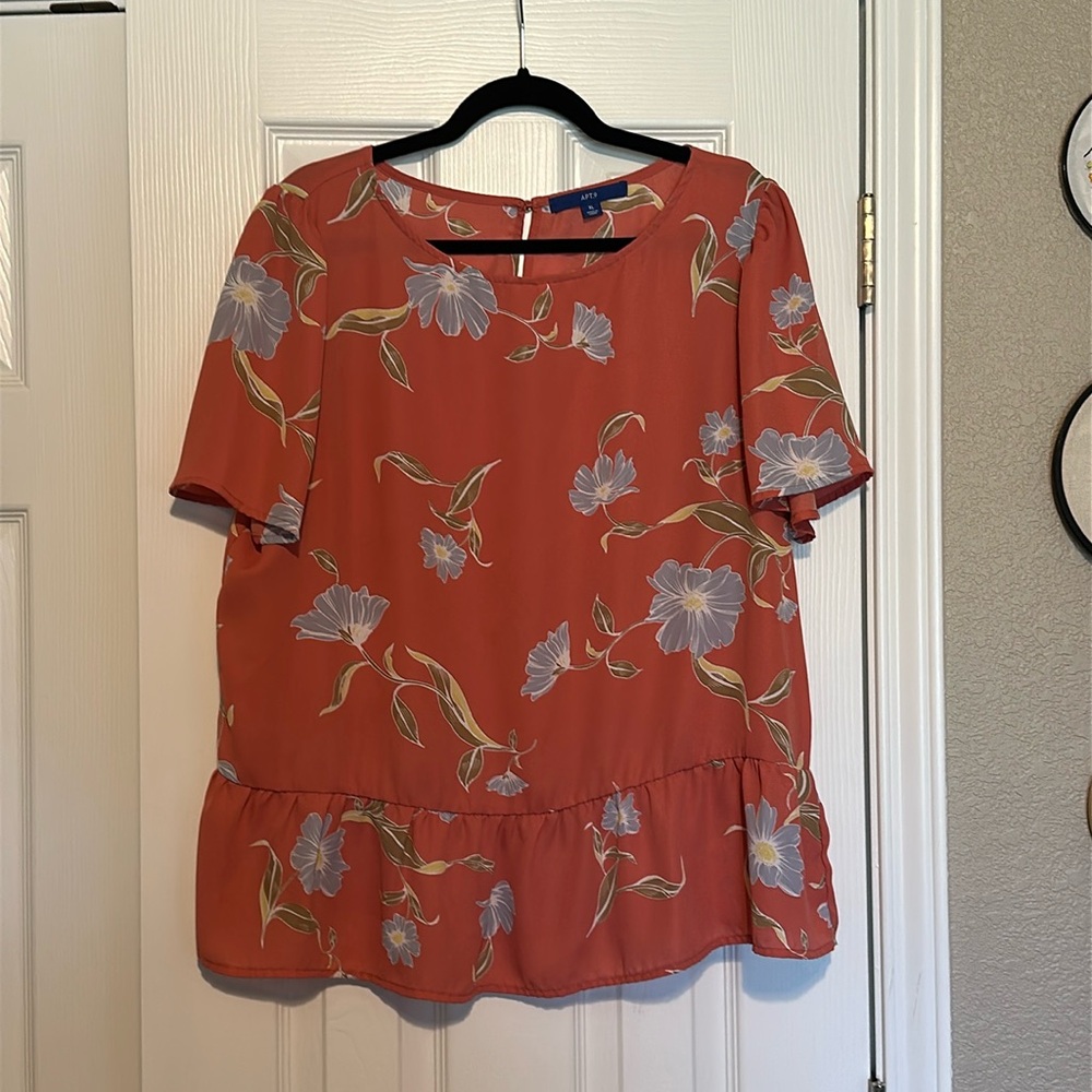 Apt. 9 floral pink blouse with keyhole back